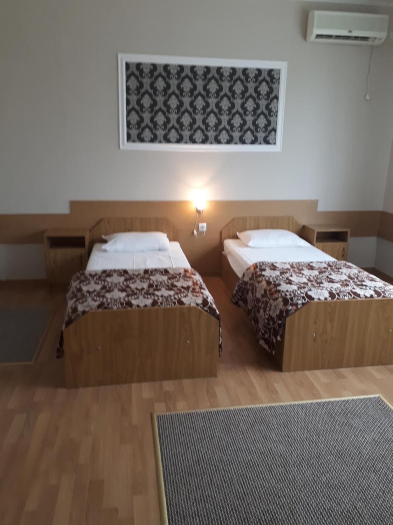 Hotel Perla Satu Mare Eksteriør billede